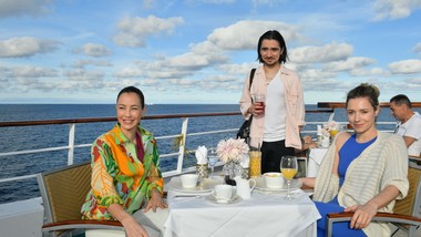 "statek marzeń" płynie w rejs w nowy rok. kultowy serial kończy 45 lat