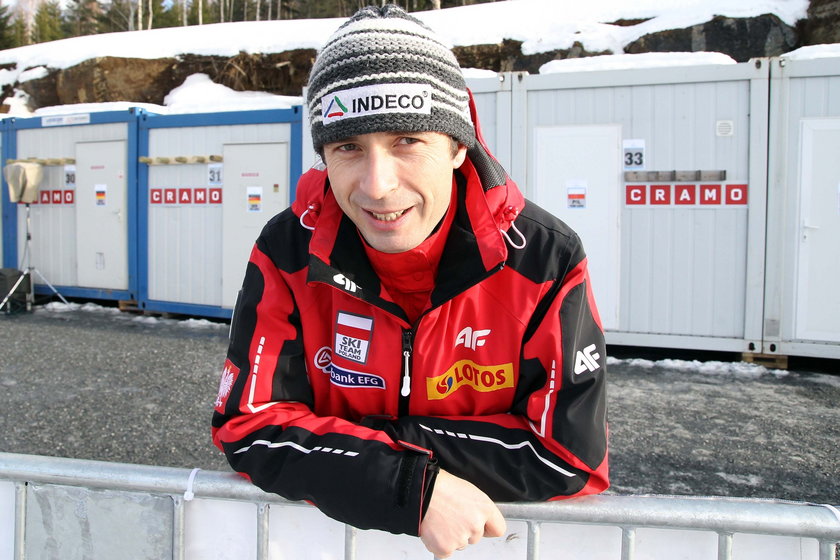Trener polskich skoczków narciarskich Łukasz Kruczek w Vikersund