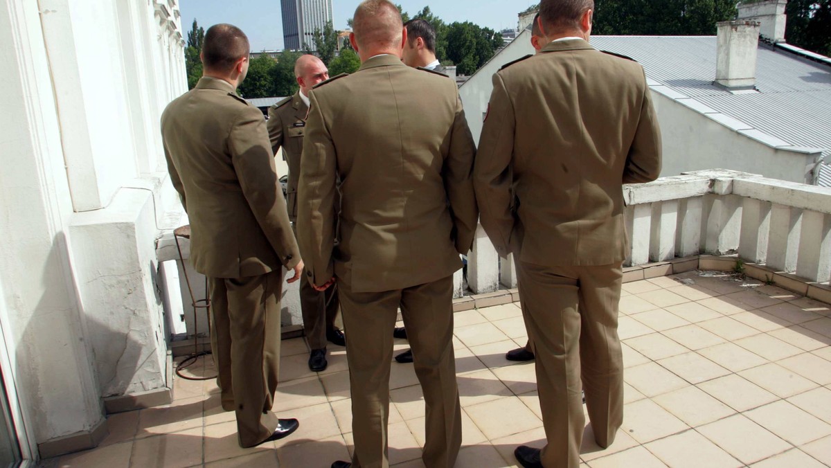 Kar od 5 do 12 lat więzienia zażądał dzisiaj prokurator wojskowy dla siedmiu oskarżonych o zbrodnię wojenną ostrzelania w 2007 r. wioski Nangar Khel w Afganistanie, gdzie w wyniku tego ostrzału zginęło 6 osób - w tym kobiety i dzieci.