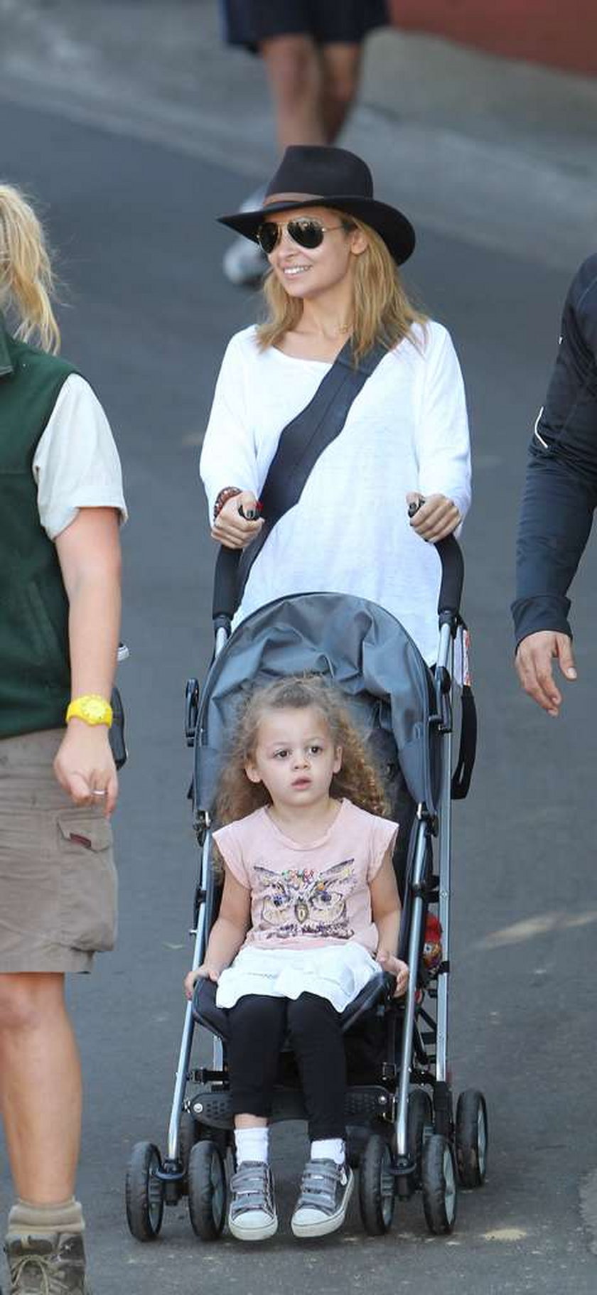 Nicole Richie i Joel Maddenz dziećmi w Zoo