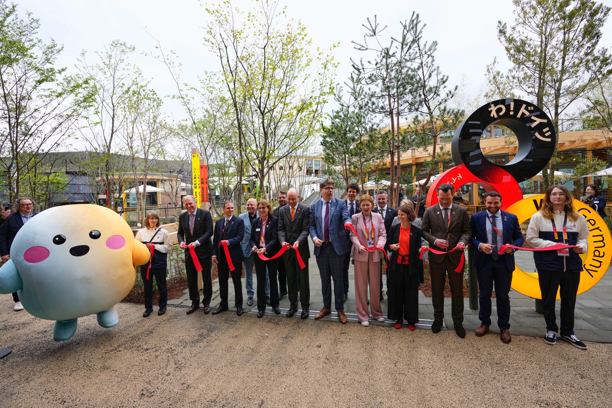 V japonskej Osake sa v nedeľu začala svetová výstava Expo 2025.
