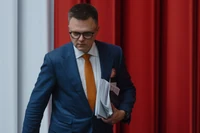 Szymon Hołownia blisko prestiżowego stanowiska. Chce wyjechać z Polski