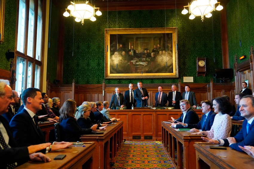 Ser Grejem Brejdi, predsednik Komiteta 1922, proglašava pobedu Rišija SUnaka za novog lidera torijevaca