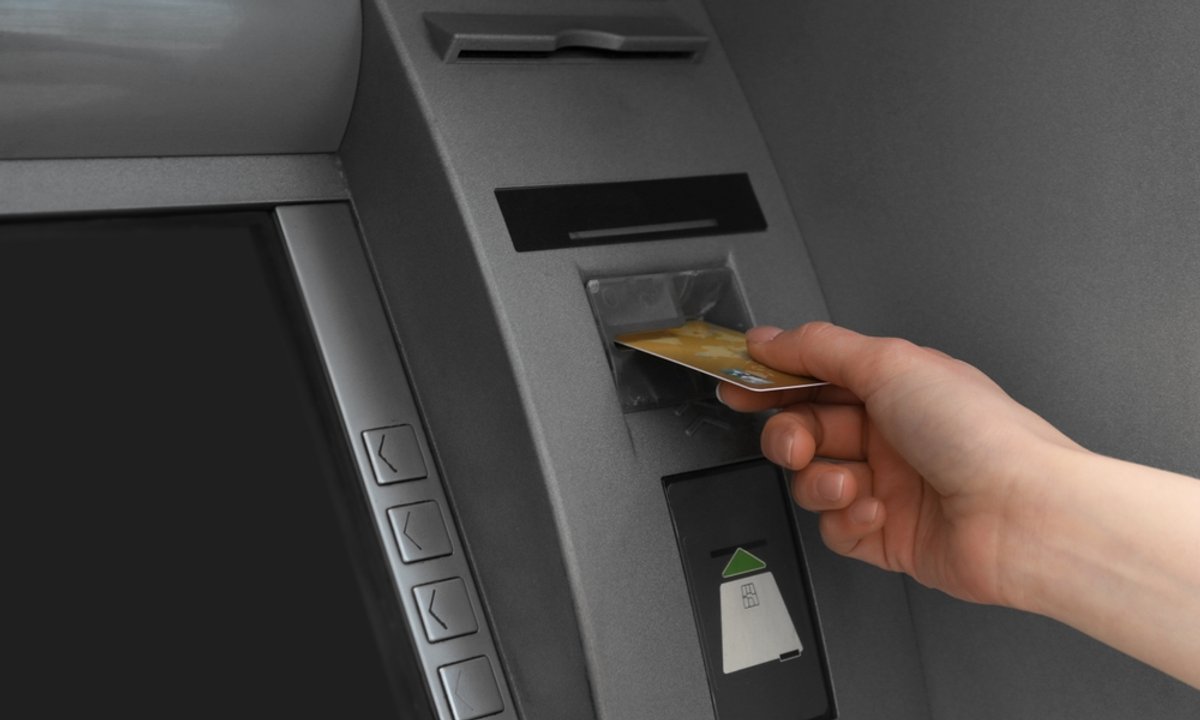 Lepiej omijaj bankomaty szerokim łukiem. Bank ostrzega i wyjaśnia