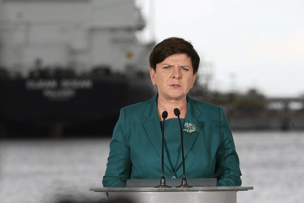 "Premier Beata Szydło podkreśliła także, iż w związku rozpoczynającymi się negocjacjami dotyczącymi Brexitu zależy jej na wypracowaniu jak najlepszych gwarancji dotyczących zwłaszcza praw socjalnych Polaków mieszkających na Wyspach Brytyjskich" – powiedział PAP rzecznik rządu