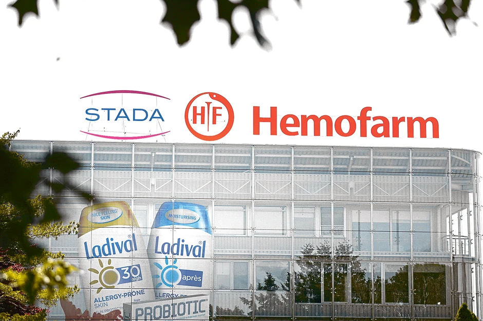 Unapređenje EE i povećanje korišćenja OIE razlog su što je Hemofarm kod ključnih stejkholdera i zaposlenih percipiran kao energetski efikasan i izbalansiran potrošač. IFC je pogone fabrike svrstala u 20% energetski najefikasnijih u svetu u svojoj kategoriji.