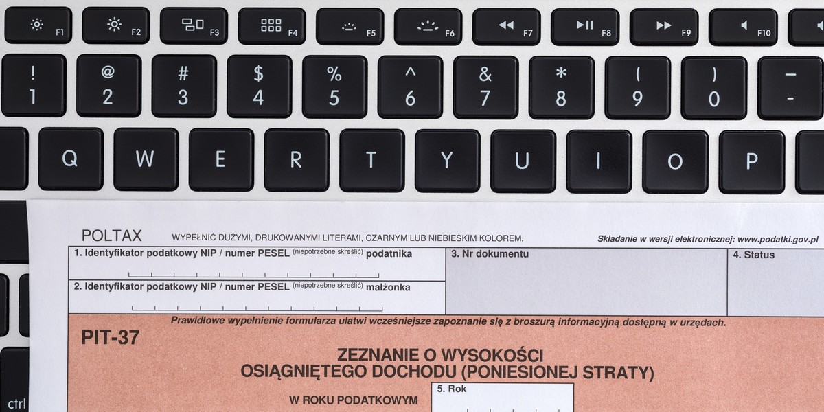 Nasz pracodawca posiada dane, dzięki którym może zalogować się na nasze konto - zna nasz pesel, a także przychód z 2017 r. oraz ten za 2018 r.