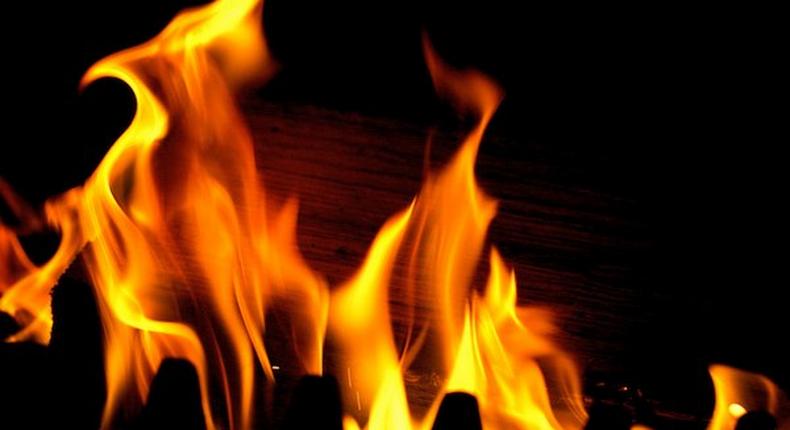 Policemen set self on fire after discovering wife's lovers