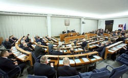 Wicemarszałek Senatu z PiS zrezygnował "ze względów prywatnych". Senator PO: Za tym coś się kryje