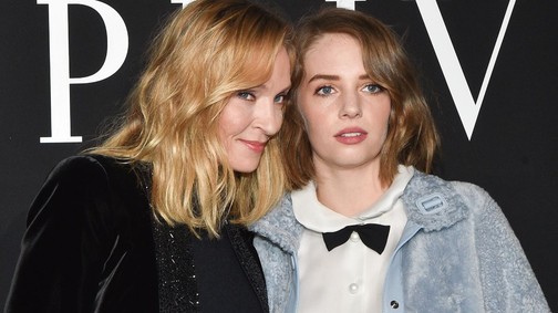 „Ha nem szakította volna meg a nem kívánt terhességét, én sem léteznék” – Maya Hawke is felszólalt az abortuszhoz való jog eltörlése ellen