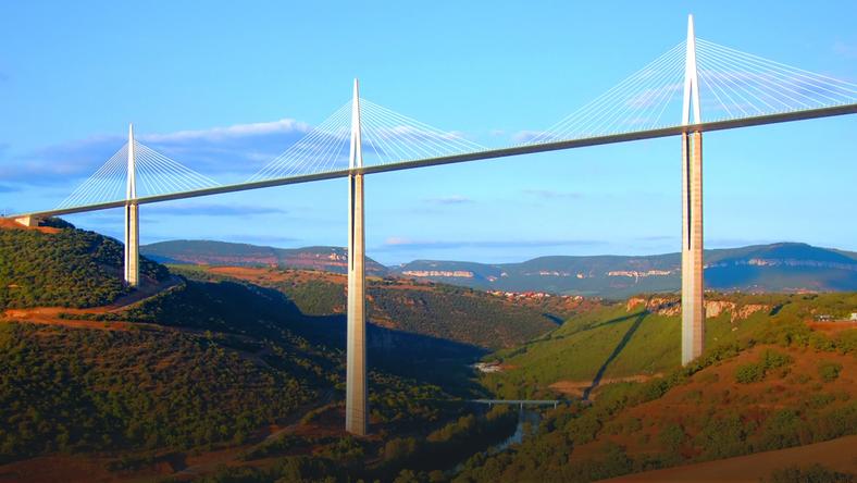Millau - wiadukt nad rzeką Tarn; najwyższy most na świecie i wielka  atrakcja Francji - Podróże