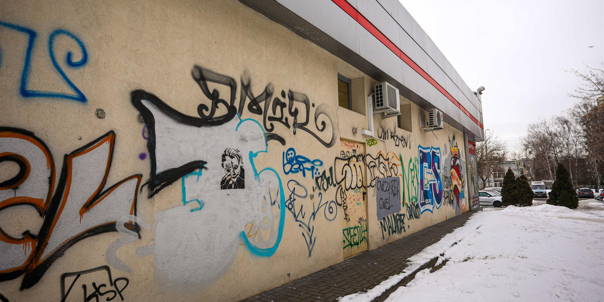 Grafficiarze pomalowali budynki przy ul. Kochanowskiego 