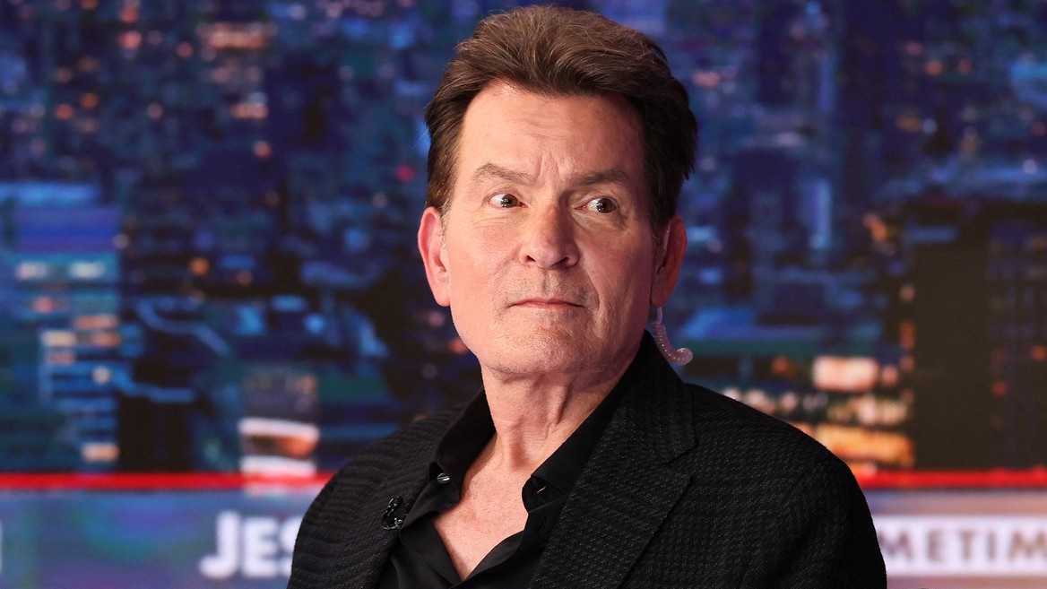 Americký herec Charlie Sheen.