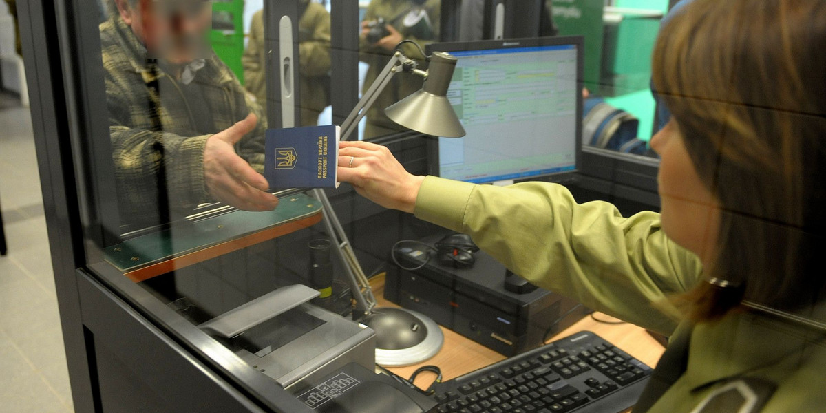 Obcokrajowcy pracujący w Polsce otrzymają automatyczne przedłużenie pozwoleń ze względu na wybuch pandemii koronawirusa.