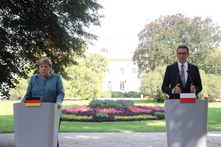 Merkel w Warszawie: W kontekście europejskim rozmawialiśmy o praworządności