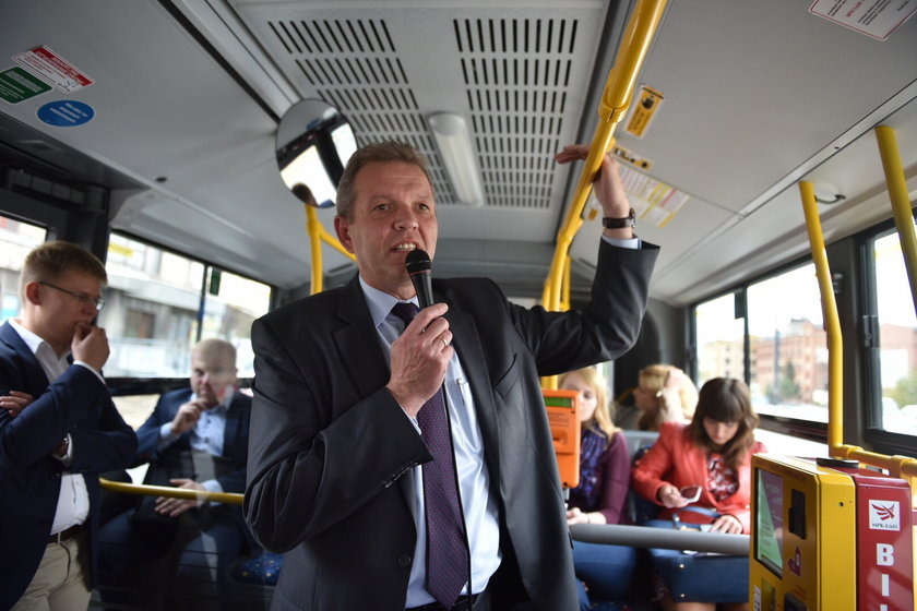 Radni wizytowali budowę trasy W-Z miejskim autobusem