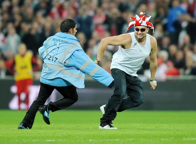 Race, gwizdy i wtargnięcie na murawę. Tak Polacy kibicowali na Wembley