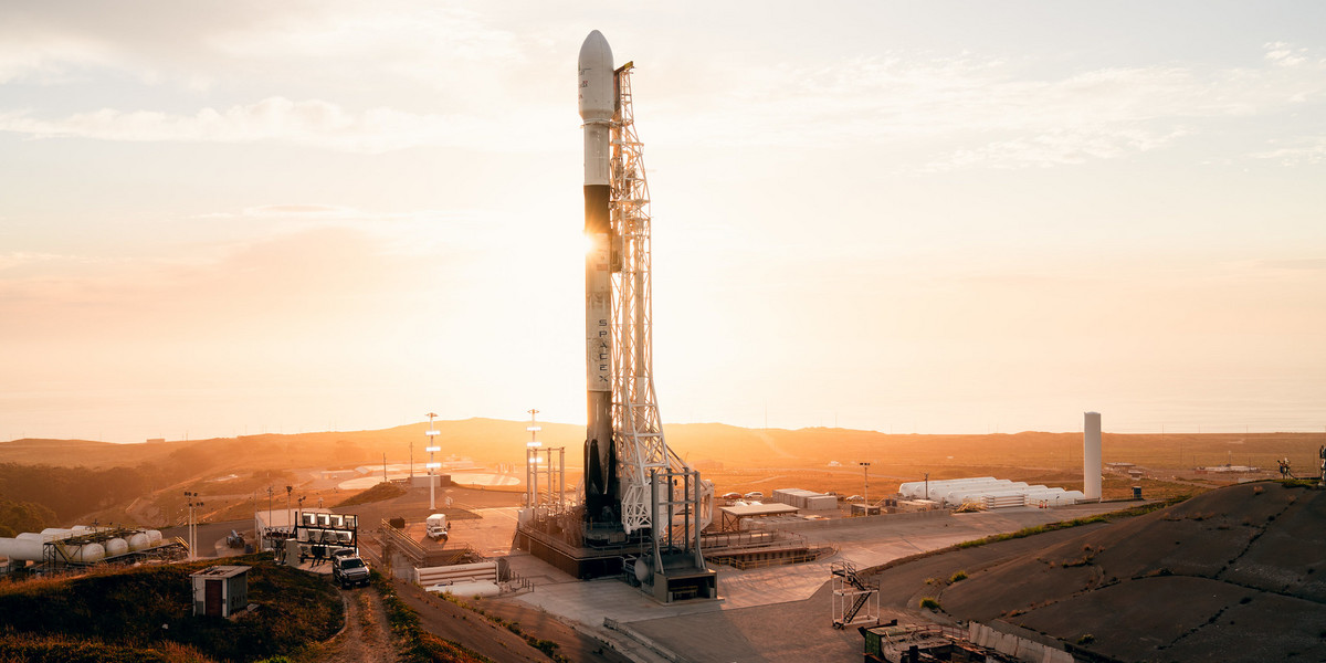 Elon Musk chciałby dotrzeć na Marsa z załogową misją najpóźniej w 2024 roku, a po drodze zamierza zrealizować wiele innych projektów, np. w 2023 r. wysłać na orbitę Księżyca pierwszego turystę. NASA jest ostrożniejsza w swoich planach. Chciałaby przetransportować na Czerwoną Planetę swoich astronautów do roku 2033