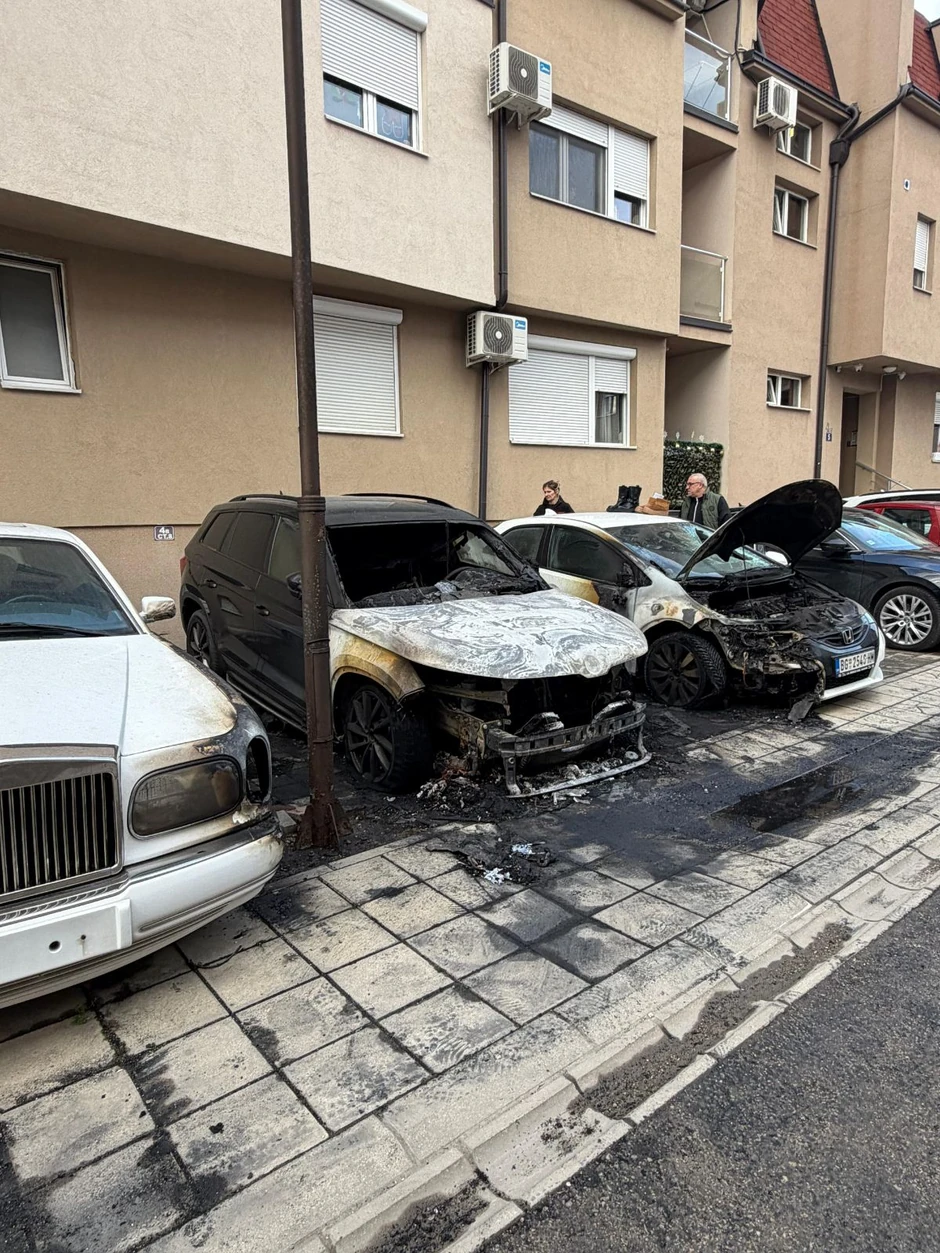 Još tri automobila izgorela u Zemunu