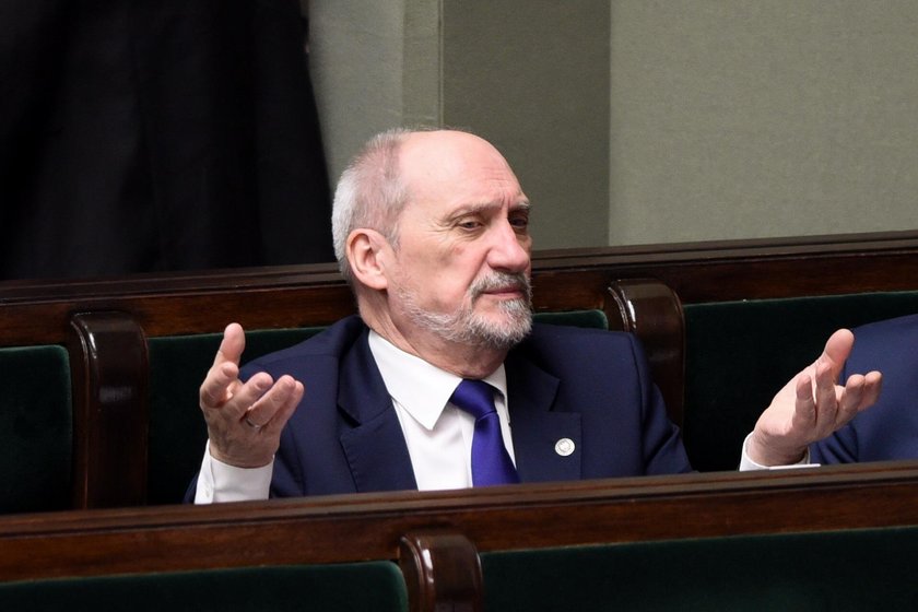 Macierewicz donosi na dziennikarza. Chodzi o książkę