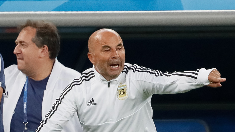 Argentyńskie media poinformowały, że selekcjoner piłkarskiej reprezentacji tego kraju Jorge Sampaoli odchodzi z zajmowanego stanowiska. Jego podopieczni odpadli w 1/8 finału mistrzostw świata w Rosji.