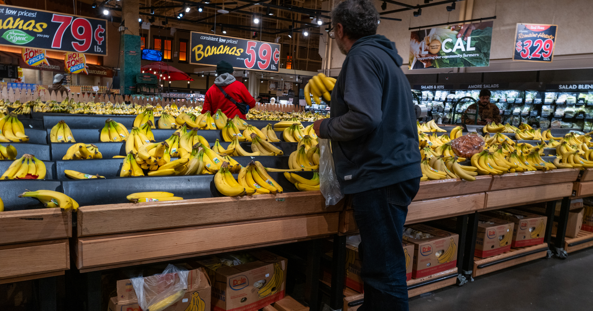 Madre espulsa dal supermercato per la figlia che piange: "Qui si ruba ma veniamo allontanati noi"