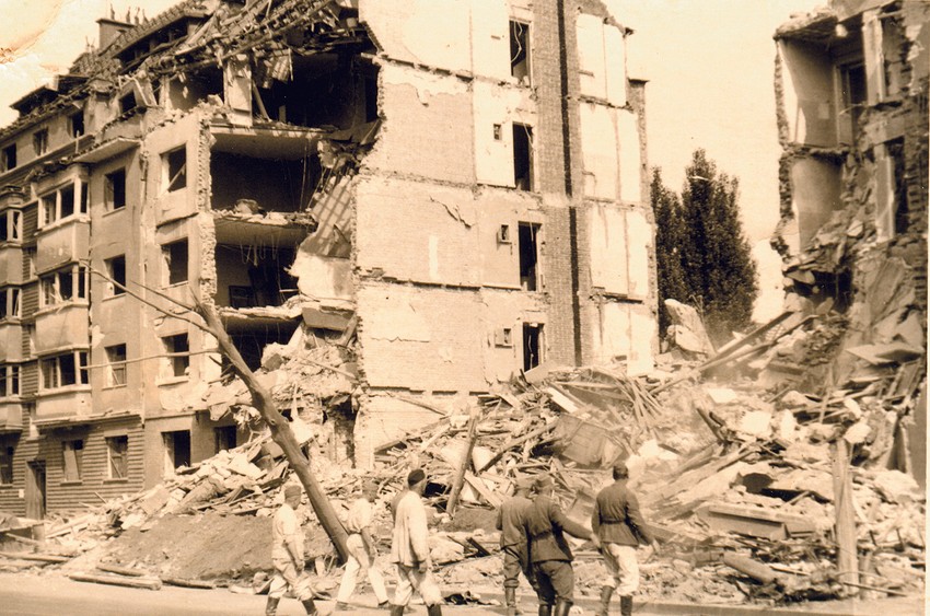 Hitler je naredio danonoćne vazdušne napade