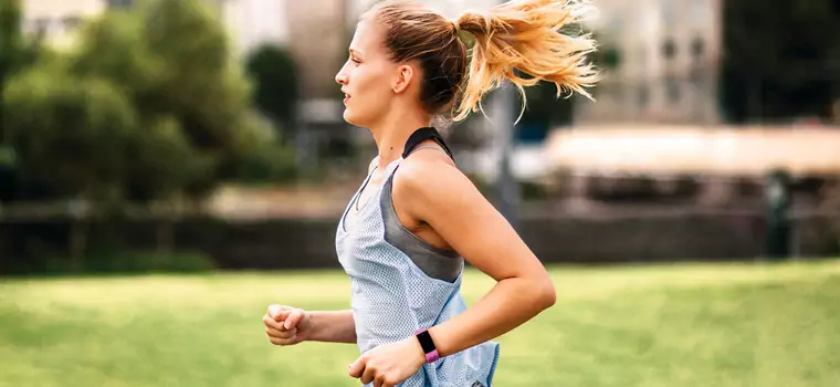 Fitbit Charge 4 - sprawdzamy najnowszą wersję popularnej opaski sportowej