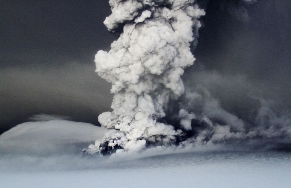 Chmura pyłu nad wulkanem Grimsvotn, fot. Reuters
