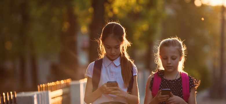 Telefony komórkowe mogą uszkadzać pamięć nastolatków. Nowa badania