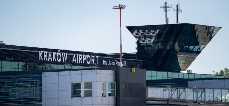 Akcja służb na lotnisku Kraków-Balice. Wstrzymano starty i lądowania