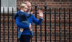 Mały Książę George w szpitalu u siostry. Ależ wyrósł! ZDJĘCIA