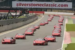 Największa parada Ferrari F40 na Silverstone Classic 2012