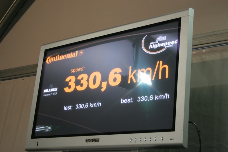... rozpędził ekskluzywnego potwora do 330,6 km/h