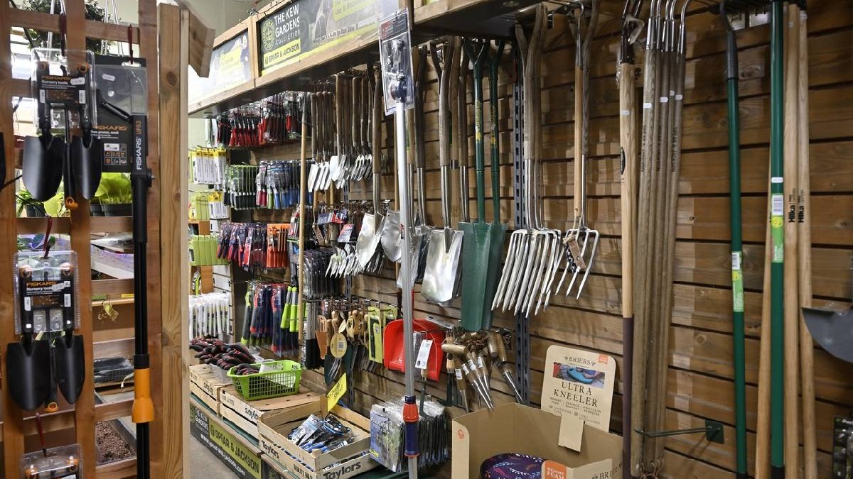 Toți angajații vor fi concediați de un angrosist pentru grădinărit și bricolaj, după 42 de ani, în Elveția
