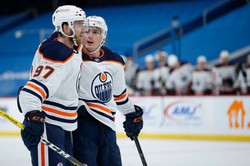 NHL. Duże emocje w Edmonton, spektakularny gol McDavida [WIDEO]