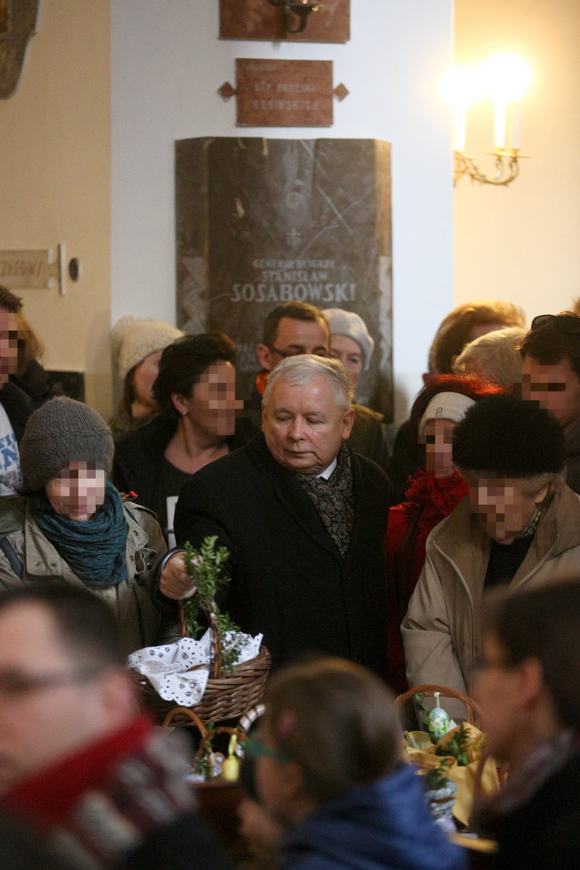 Kaczyński z koszyczkiem