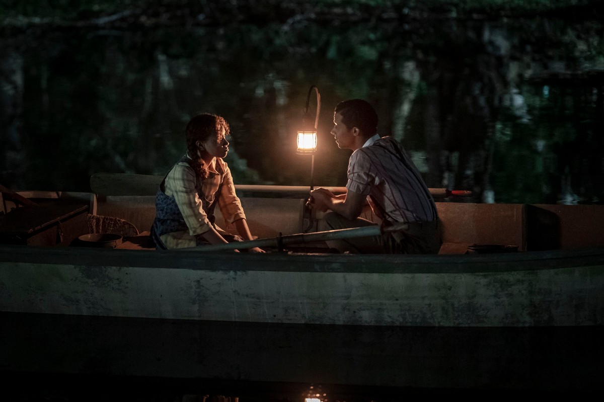 Jacob Anderson jako Louis De Point Du Lac oraz Bailey Bass jako Claudia w pierwszym sezonie serialu "Wywiad z wampirem"