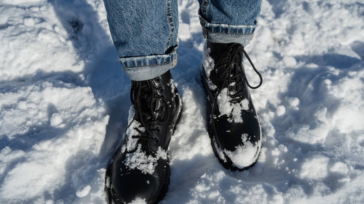 Ovaj ruski trik za cipele je prava zimska SPAS! Zaboravite na smrzavanje