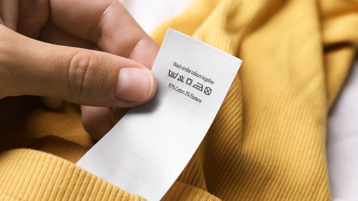 Šta znači simbol trougla na etiketi odeće: Prevažan je, a svi ga ignorišu