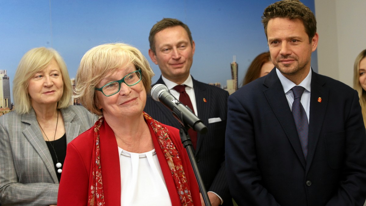 Prezydent Warszawy zainaugurował wczoraj pakiet programowy "Warszawa dla kobiet", którego celem ma być ochrona praw kobiet. Powołano m.in. pełnomocnika prezydenta ds. kobiet. Wśród założeń jest też zwiększenie programu in vitro i zbudowanie "łańcucha pomocy" ofiarom przemocy.