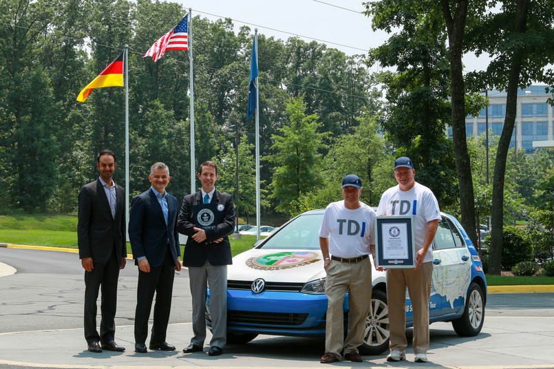 Rekord Guinnessa: Volkswagen golf TDI Clean Diesel uzyskał najniższe zużycie paliwa podczas przejazdu przez 48 stanów USA