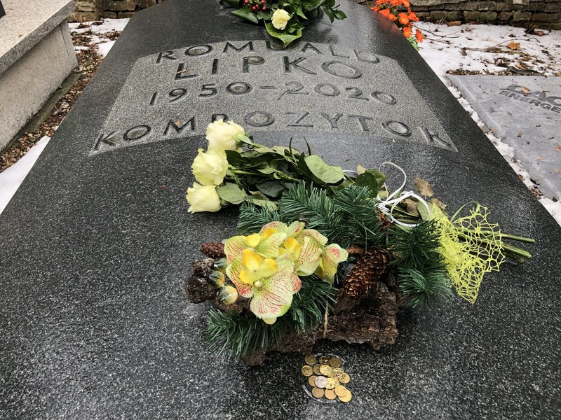 Tak wygląda grób Romualda Lipki dwa lata po śmierci