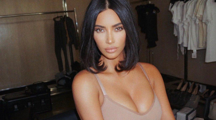 Kim Kardashian megvált a természetes, fekete hajszínétől / Fotó: Northfoto