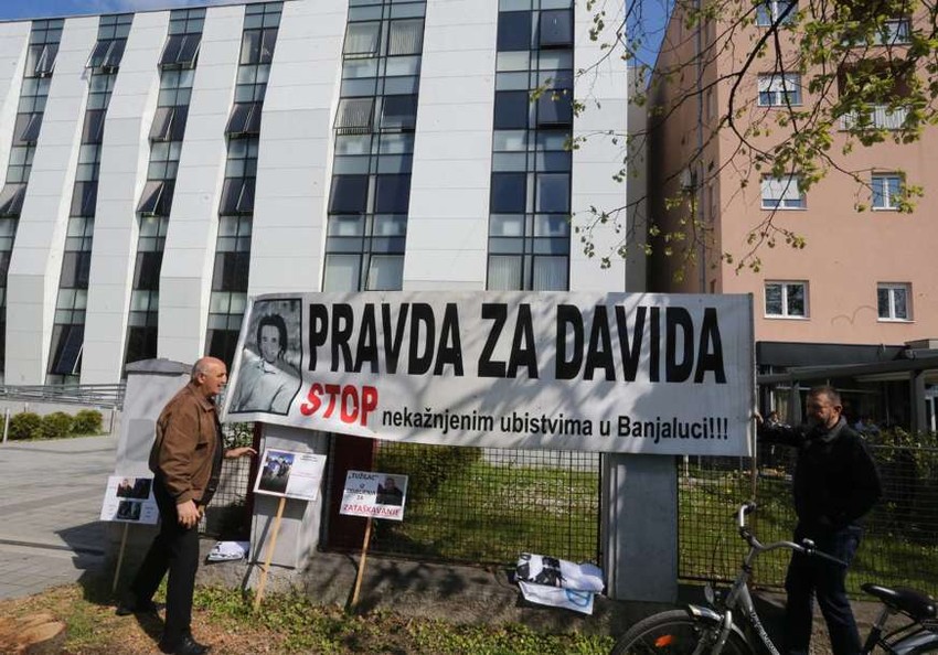 Transparenti pred sudom