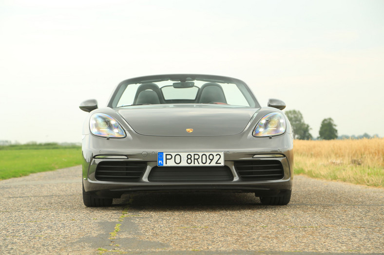 Porsche 718 Boxster - mniej, ale też i więcej!