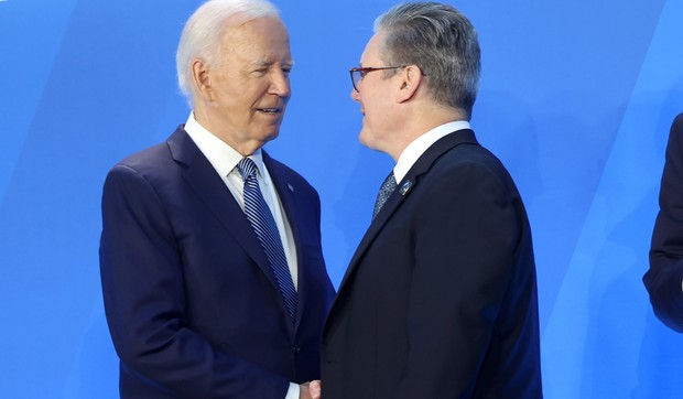Džo Bajden i Kir Starmer