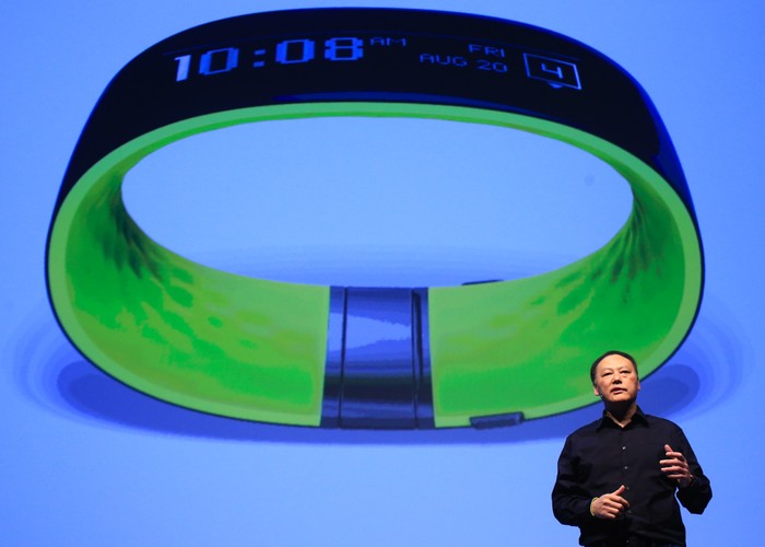 <strong>HTC Grip</strong><br /><br />

Kiedy Sony czy Samsung od miesięcy z dumą prezentowały szereg swoich urządzeń smart dla sportowców, HTC musiało czuć się nieswojo. Zatem i Tajwańczycy nie chceili być gorsi. Oto ich pierwsza opaska smart. Grip posiada krokomierz, GPS oraz baterię o pojemności 100 mAh.<br /><br />