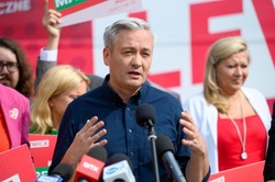 Biedroń wieszczy "koniec roku szkolnego bez ministra Czarnka"
