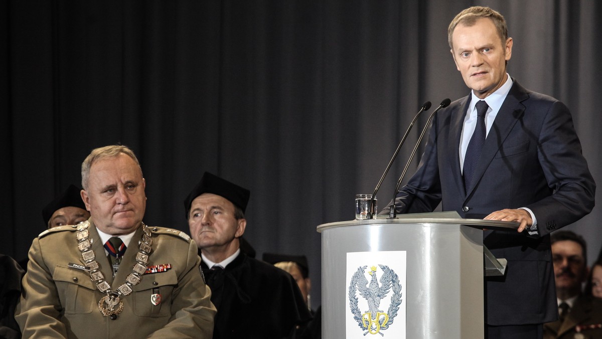 Nie ma ważniejszego zadania dla władzy niż zapewnienie bezpieczeństwa – powiedział premier Donald Tusk, inaugurując nowy rok akademicki na Akademii Obrony Narodowej. Jego zdaniem filarami obronności są: mądra polityka zagraniczna, silna gospodarka i jakościowe kadry.